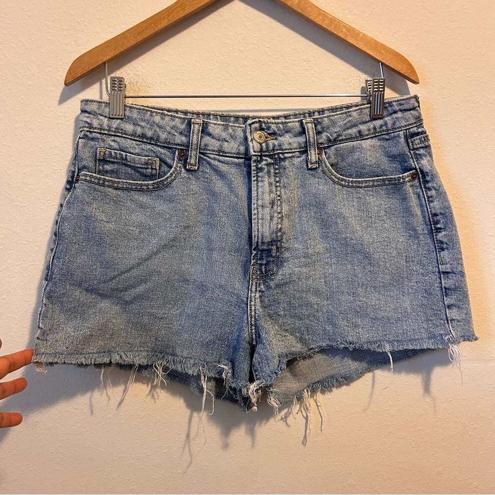 Old Navy 12 Womens O.G Straight Medium Ripped Distressed Raw Hem Denim Shorts